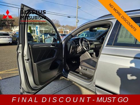 Used 2022 Volkswagen Tiguan SE R-Line image 11