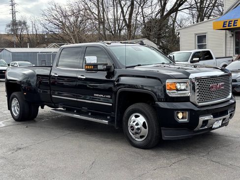 Used 2016 GMC Sierra 3500 Denali w/ Duramax Plus Package image 2