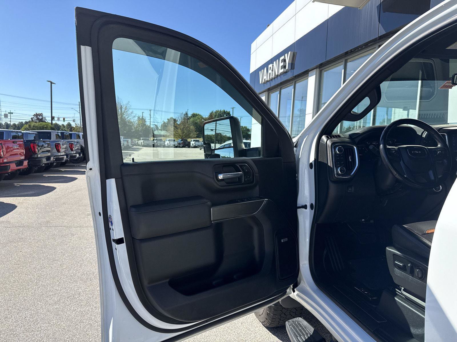 Used 2022 GMC Sierra 2500 AT4 w/ AT4 Preferred Package AWD/4WD image 13