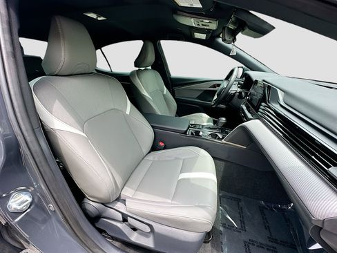 Used 2025 Toyota Camry SE w/ Convenience Package FWD image 27