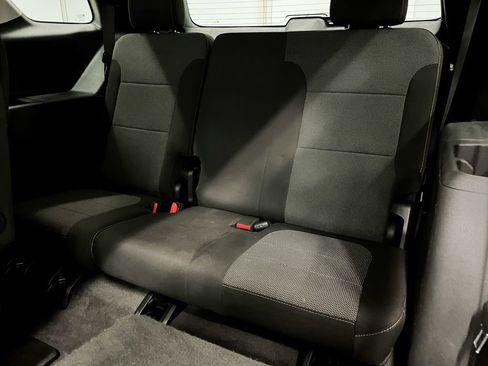 Used 2020 Chevrolet Traverse LT image 29