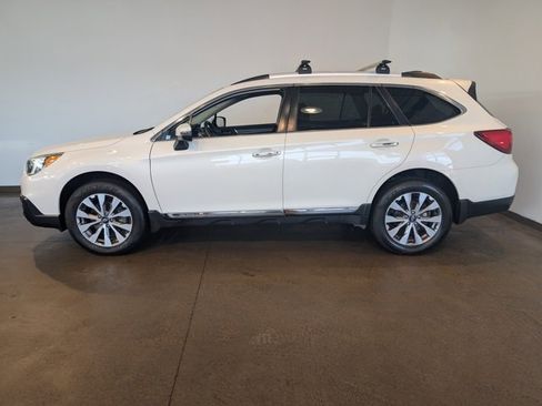 Used 2017 Subaru Outback 3.6R Touring w/ Popular Package #5A image 3