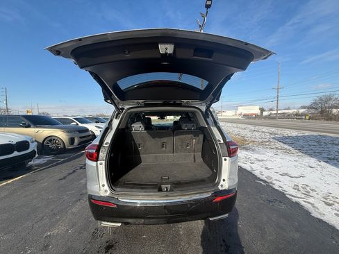 Used 2020 Buick Enclave Essence image 10