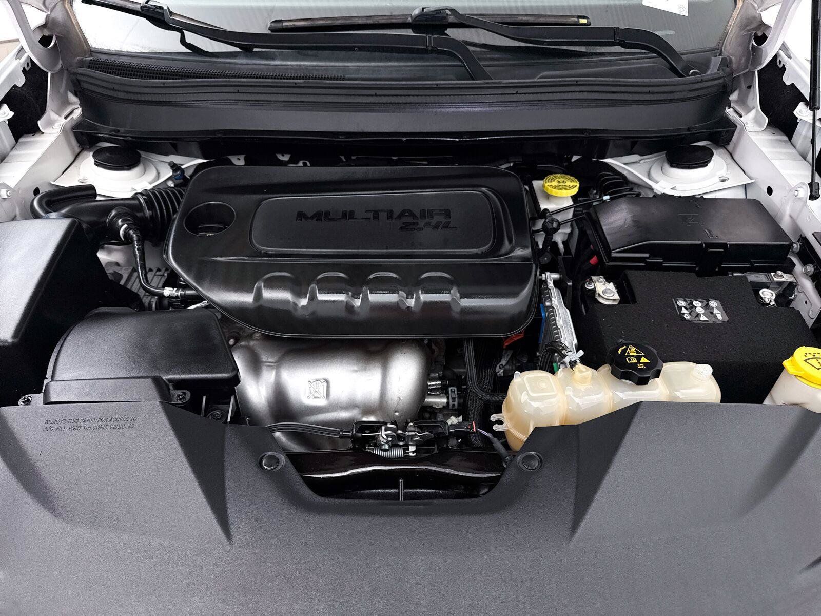 Used 2019 Jeep Cherokee Latitude w/ Popular Appearance Group FWD image 8