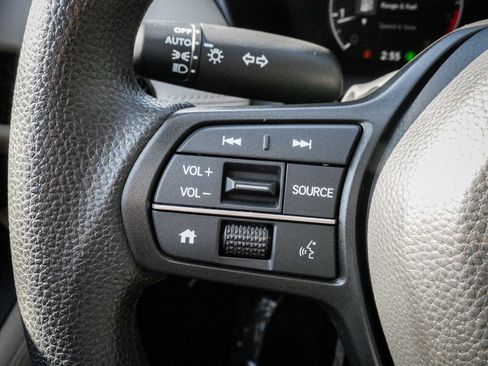 Certified 2025 Honda HR-V LX image 19