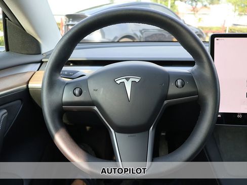 Used 2023 Tesla Model 3 Standard Range RWD image 3