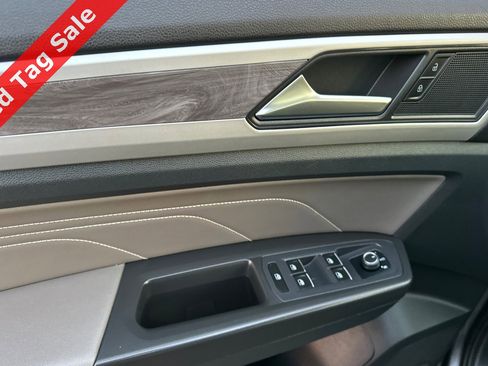 Certified 2022 Volkswagen Atlas Cross Sport SE image 12