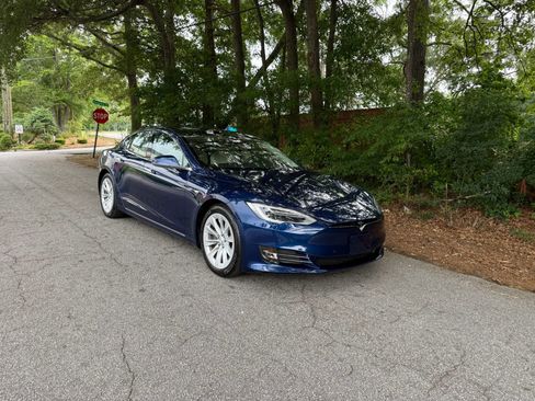 Used 2017 Tesla Model S 75 RWD image 11
