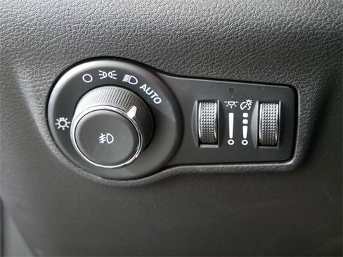 Used 2022 Jeep Compass Latitude image 18