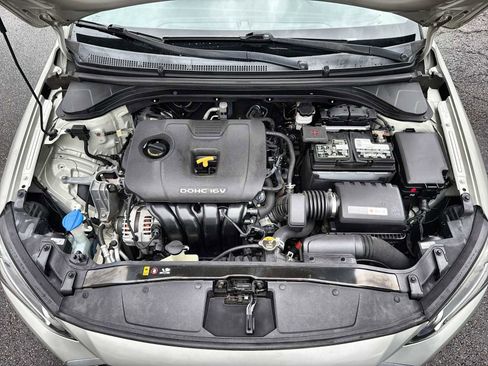 Used 2017 Hyundai Elantra SE FWD image 24