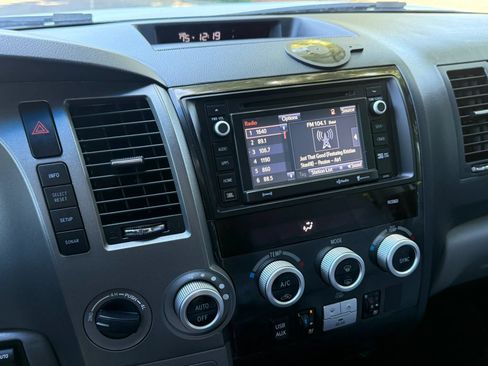Used 2017 Toyota Sequoia Platinum AWD/4WD image 16