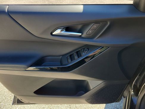 Used 2025 Chevrolet Equinox LT image 12