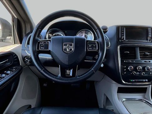 Used 2018 Dodge Grand Caravan SXT FWD image 5