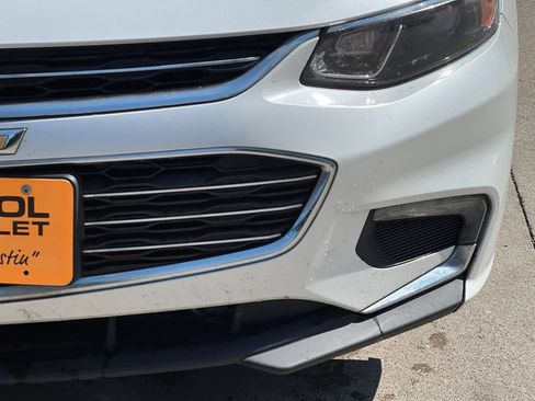 Used 2017 Chevrolet Malibu LT FWD image 10