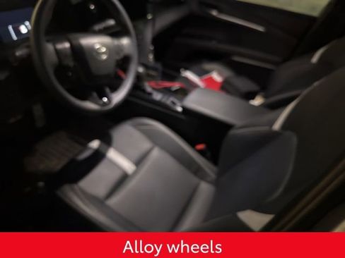 Used 2025 Toyota Camry SE image 13