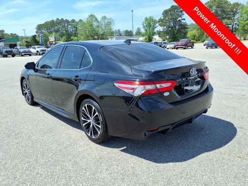 Used 2019 Toyota Camry SE w/ Convenience Package image 3