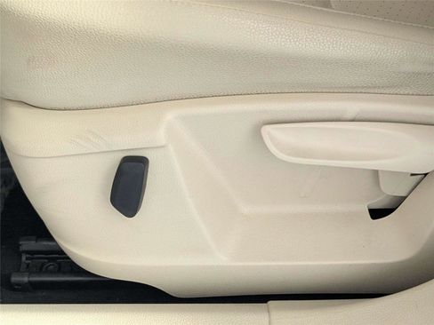 Used 2017 Volkswagen Tiguan S image 12