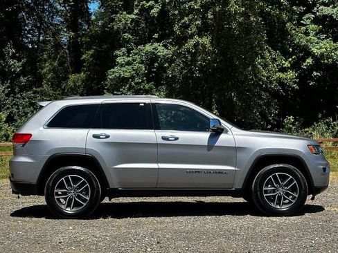 Used 2018 Jeep Grand Cherokee Limited AWD/4WD image 10