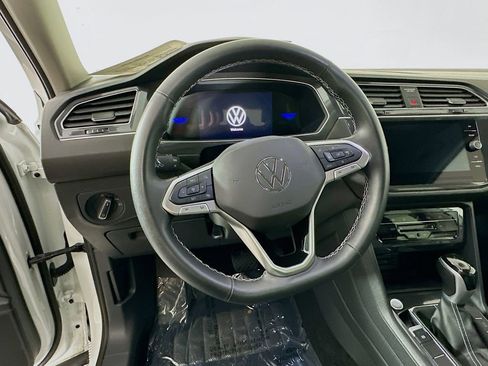 Used 2024 Volkswagen Tiguan SE image 16