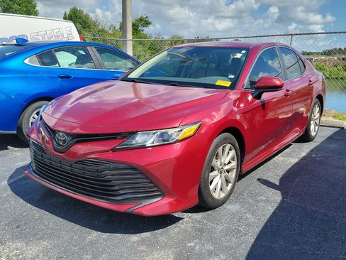 Used 2020 Toyota Camry LE FWD image 9