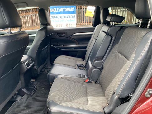 Used 2019 Toyota Highlander Plus FWD image 10