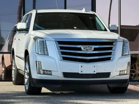 Used 2018 Cadillac Escalade Premium Luxury image 18