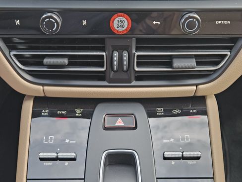 Certified 2026 Porsche Macan image 19