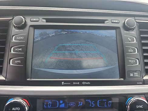 Used 2019 Toyota Highlander XLE AWD/4WD image 31