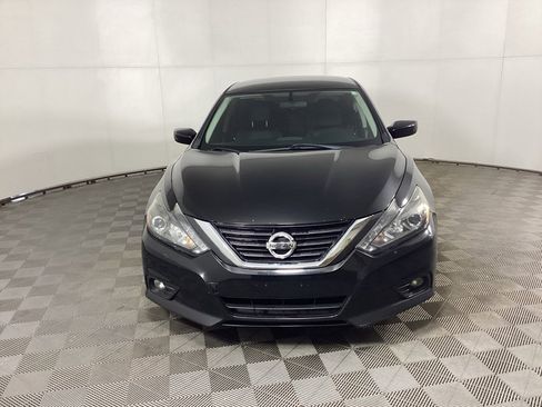 Used 2016 Nissan Altima 2.5 SR w/ LED Appearance Package image 6