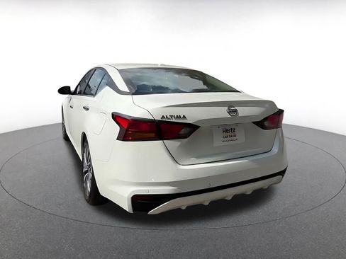 Used 2025 Nissan Altima 2.5 SV image 11