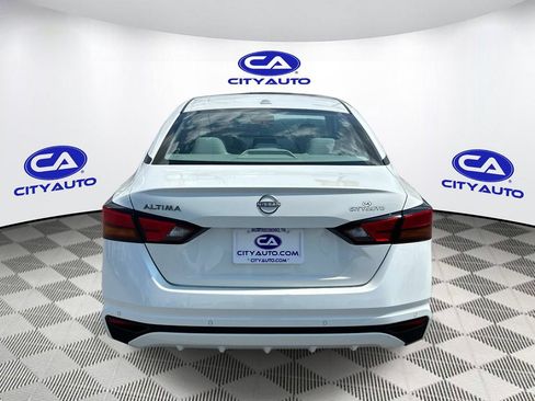 Used 2025 Nissan Altima 2.5 SV FWD image 4