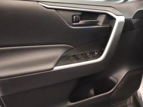 Used 2020 Toyota RAV4 LE w/ Carpet Mat Package AWD/4WD image 9