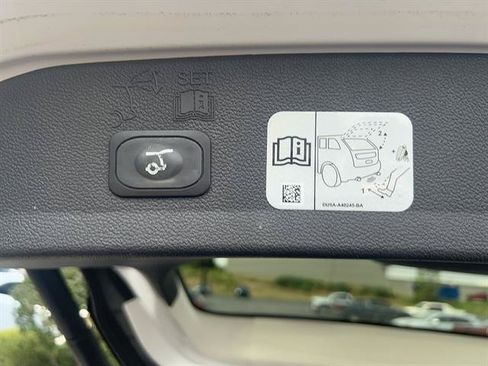 Used 2017 Ford Escape Titanium FWD image 18