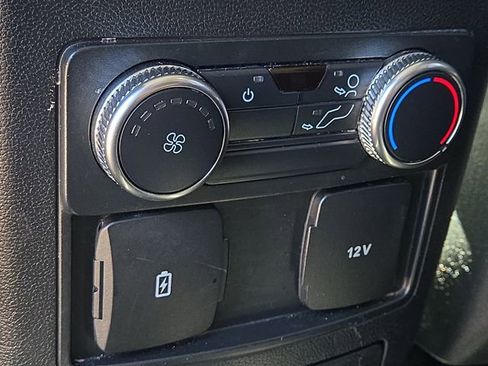 Used 2022 Ford Explorer XLT image 18