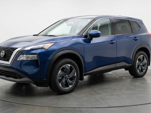 Used 2025 Nissan Rogue SV AWD/4WD image 3