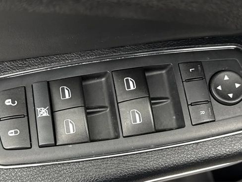 Used 2015 Chrysler 300 Limited RWD image 38