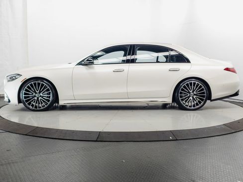 Used 2023 Mercedes-Benz S 580 4MATIC Sedan w/ AMG Line image 4
