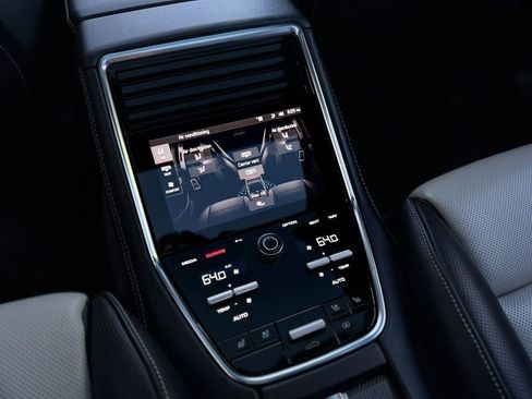 Used 2022 Porsche Panamera Turbo S image 36