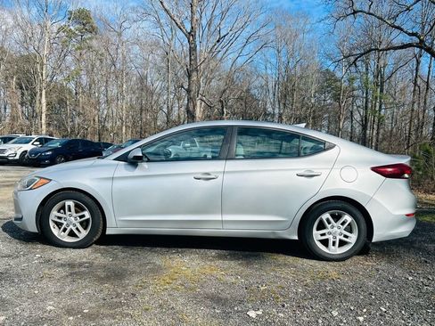 Used 2017 Hyundai Elantra SE image 3