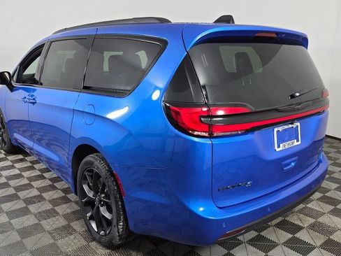 New 2026 Chrysler Pacifica Select w/ S Appearance Package image 6