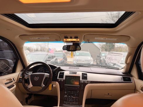 Used 2007 Cadillac Escalade 2WD w/ Information Package image 19