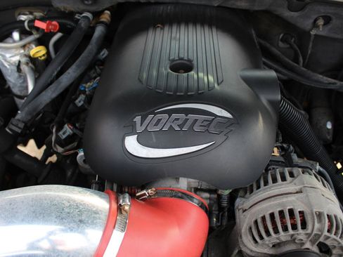 Used 2002 Chevrolet Suburban LS RWD image 24