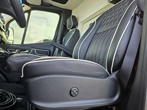 Used 2024 Mercedes-Benz Sprinter 3500 image 29