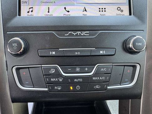 Used 2019 Ford Fusion SE image 17