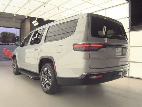 Used 2024 Jeep Wagoneer L Series II w/ Flexible Seating Group AWD/4WD image 3