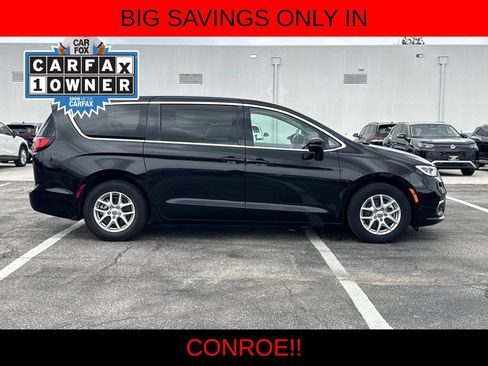 Used 2024 Chrysler Pacifica Touring-L FWD image 4
