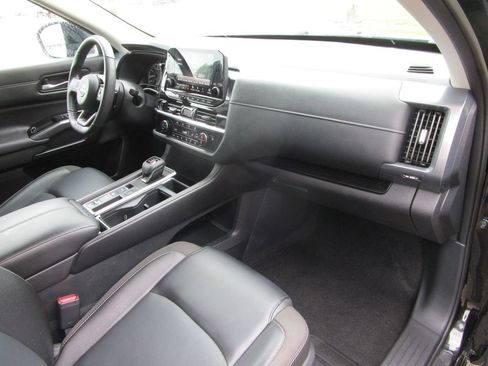 Used 2024 Nissan Pathfinder SL FWD image 27