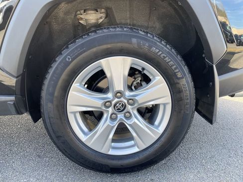 Used 2020 Toyota RAV4 XLE w/ Convenience Package AWD/4WD image 10