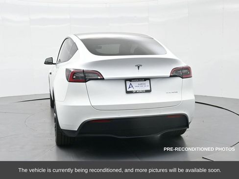 Used 2022 Tesla Model Y Long Range image 8