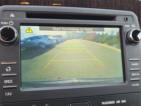 Used 2017 Chevrolet Traverse LT image 21